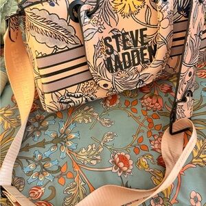 Steve Madden Floral Women's Travel Bag - Peach and Black
